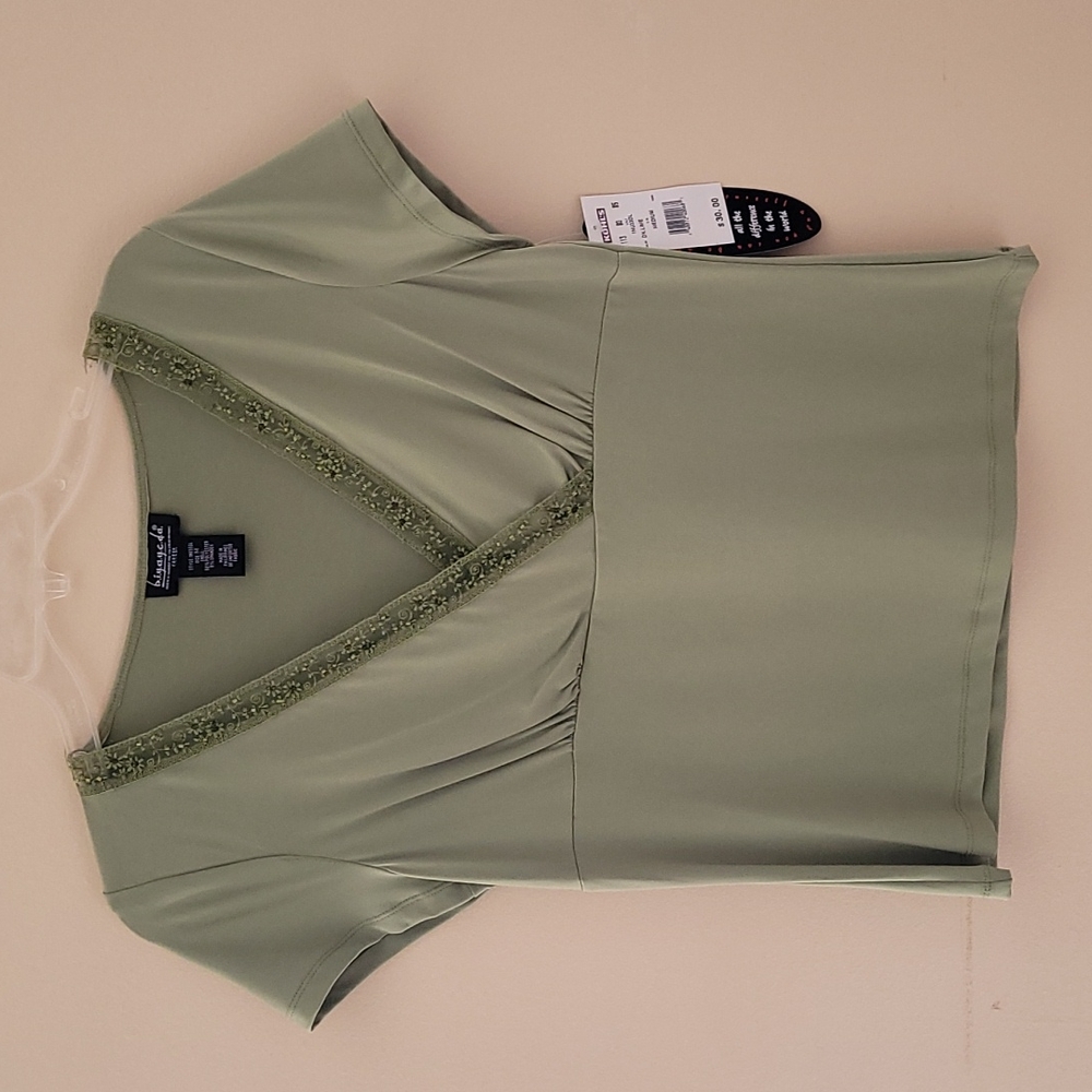 NWT green top